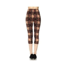Load image into Gallery viewer, Square Print Capri Leggings