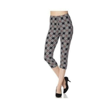 Load image into Gallery viewer, Pattern Print Capri Leggings